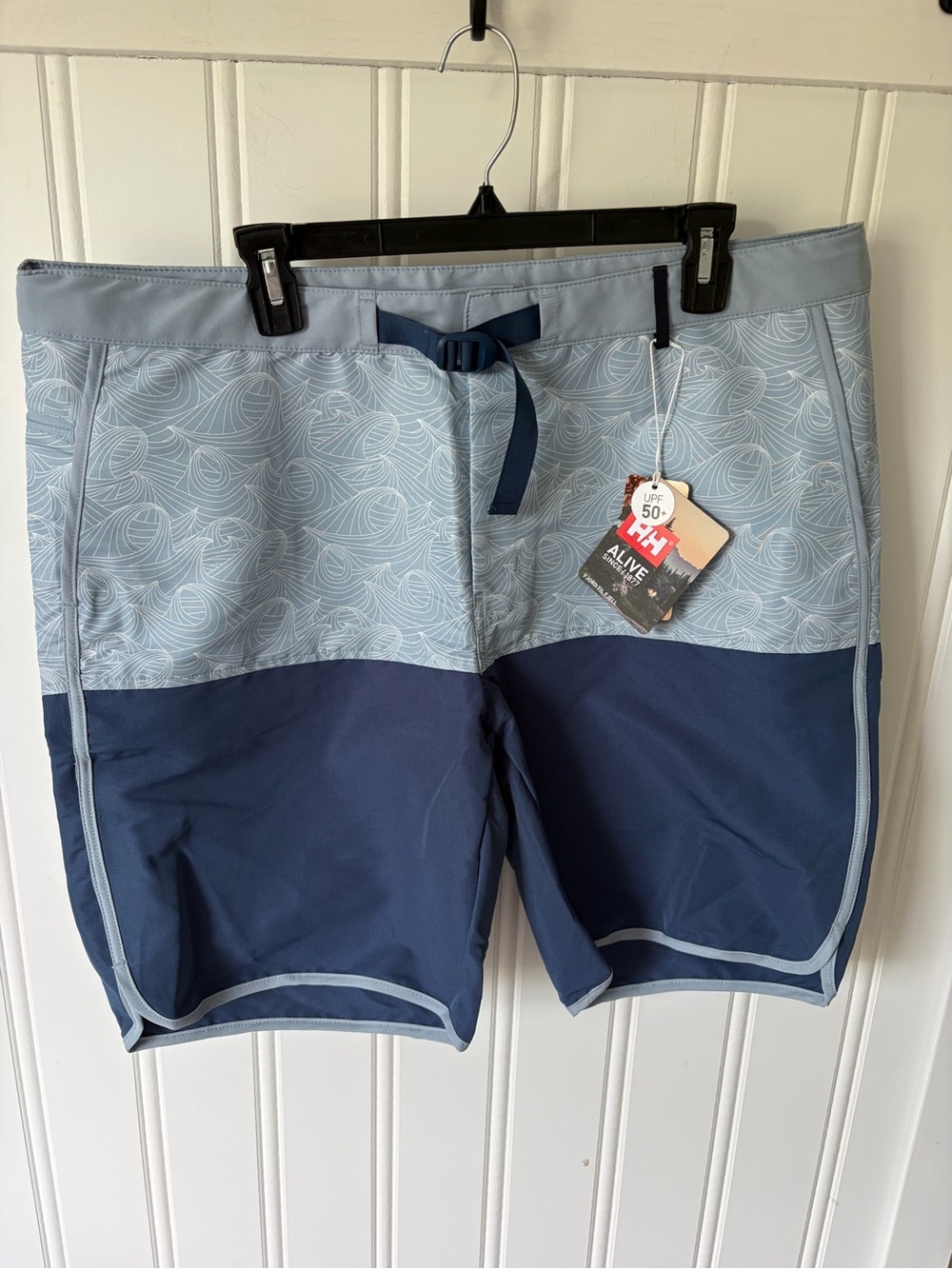 Helly Hansen Men's Solen 9.5" Watershorts - Size XL - Dusty Blue Fjord Waves NWT